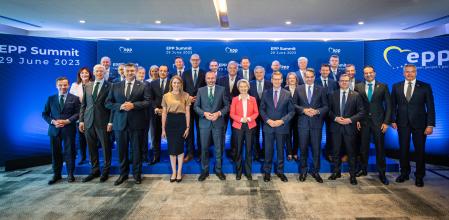 El Partido Popular Europeo arropó ayer a Alberto Núñez Feijóo en Bruselas