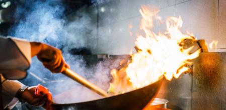Un comensal ha criticado a un restaurante al que se le había quemado la cocina en pleno servicio