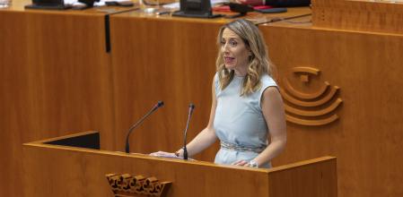 La candidata popular a la presidencia de la Junta de Extremadura, María Guardiola, ofrece su discurso de investidura, este jueves