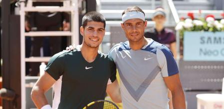 Rafa Nadal felicita a Carlos Alcaraz por su victoria en Wimbledon - Foto de archivo