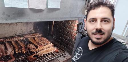 Juanjo Gondar, dueño del restaurante asador Posada del Lapamán denuncia lo sucedido.
