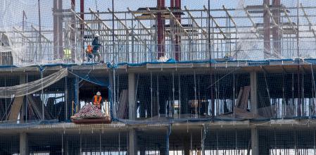 Pocas obras. En Catalunya en los últimos años se construyeron solo 12.000 pisos, muchos menos que nuevos hogares