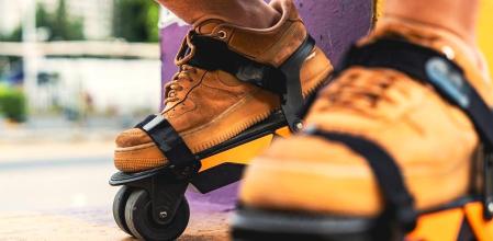 El peso de los patines es de 2 kg y pueden soportar una carga útil máxima de 100 kg.