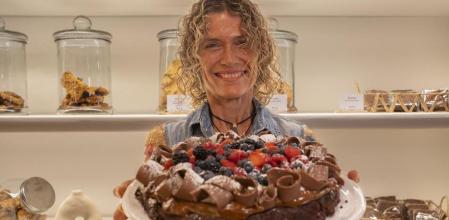 FOTO IGNACIO RODRIGUEZ, 20/07/2023. LA COCINERA Y PASTELERA MARU BOTANA ABRE TIENDA EN BARCELONA EN LA CALLE ROGER DE LLURIA 114. FOTOGRAFIA DE MARU BOTANA.