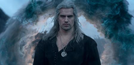 Henry Cavill cederá la espada a Liam Hemsworth.