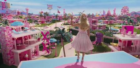 This image released by Warner Bros. Pictures shows Margot Robbie in a scene from 