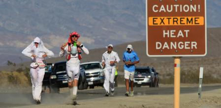 Participantes en el ultramaratón del Valle de la Muerte