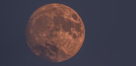 La superluna azul despide el verano.