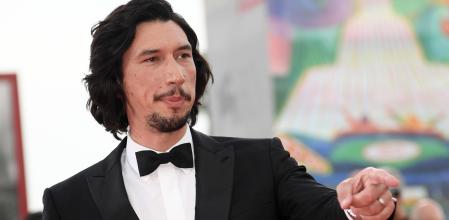Adam Driver interpreta a Enzo Ferrari en la película de Michael Mann