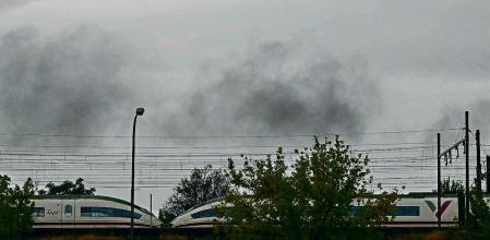 CIUDAD REAL (CASTILLA LA MANCHA), 03/09/2023.- La Depresión Aislada en Niveles Altos (Dana) ha ocasionado hoy domingo retrasos y suspensiones de trenes de alta velocidad en la estación de ADIF en Ciudad Real. EFE/ Jesús Monroy