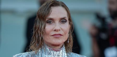 Isabelle Huppert en la alfombra roja del Festival de Cine de Venecia