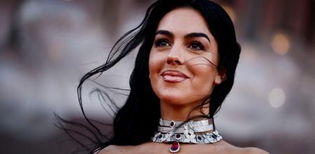 Georgina Rodríguez con el vestido de Vetements en la alfombra roja del Festival de Cine de Venecia