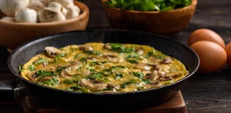 Tortilla abierta de champiñones y puerros