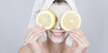 No se recomienda utilizar alimentos como productos cosméticos