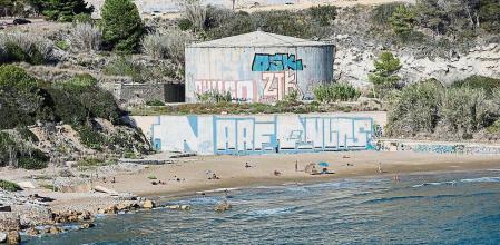Platja de Vallcarca de Sitges, està situada a la carretera C-31 punt quilomètric 168. Allà el passat 30 d'agost hi va haver el desembarcament d'una narcollanxa de 4.555 quilos d'haixix.