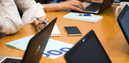 La UOC es una universidad online que fomenta el aprendizaje colaborativo