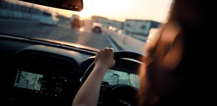 Cuanto mayor es la velocidad a la que circulamos, más aumenta la distancia de detención del vehículo.