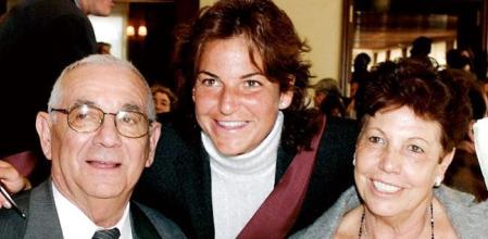 La campeona de Roland Garros, en una foto retrospectiva con sus padres, Emilio Sánchez y Marisa Vicario.