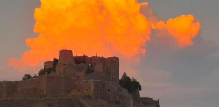Corona de nubes en el castillo de Cardona.