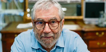 Antonio Muñoz Molina es un escritor español. En 2013 fue galardonado con el Premio Príncipe de Asturias de las Letras.​