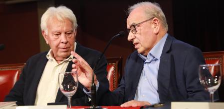 Presentacion del libro la rosa y las espinas de Alfonso Guerra presentado por Felipe González.