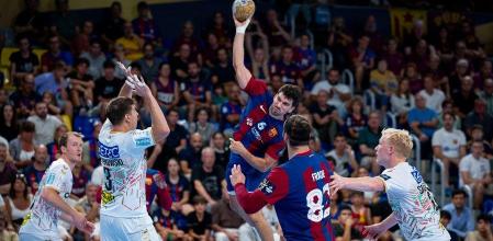 Pol Valera, en una acción ofensiva espectacular ante el Magdeburg