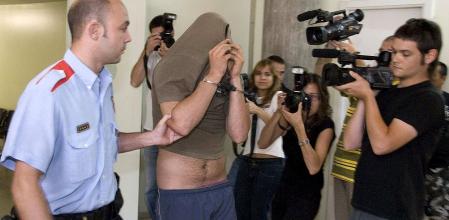 ESPAÑA-TRIBUNALES-VIOLADOR:LL01 Lleida , 1.08.08.- El Juzgado de Instrucción número 2 de Lleida ha decretado esta mañana prisión provisional comunicada para el joven Daniel P.G., condenado por múltiples violaciones cuando era menor y detenido el pasado martes como presunto autor de una nueva agresión sexual. EFE/LAURENT DOMINIQUE