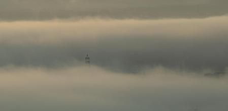 La niebla lo cubre todo en Manlleu.
