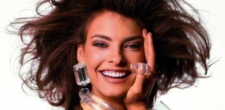 La primera sesión Steven Meisel retrató a Linda Evangelista para  la revista ‘Vogue’ en junio de 1987. “Linda,  simplemente, brillaba”, ha recordado el fotógrafo
