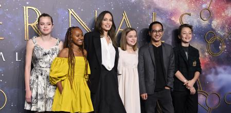 Angelina Jolie en el estreno de ‘Eternals’ en el 2021 en Los Ángeles con cinco de sus seis hijos: Maddox, Vivienne, Knox, Shiloh y Zahara