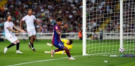 Sergio Ramos se acaba de meter el gol en su portería para alegría de Lamine Yamal.