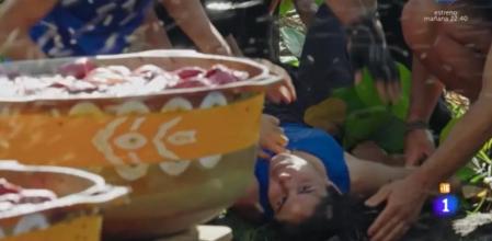 “Dejad al equipo médico”: monumental susto en ‘El Conquistador’ con una concursante que se desploma repentinamente