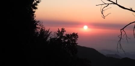 Cielo rojizo divisado desde el Turó de l'Home.