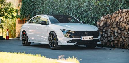 Disponible en acabados Allure y GT, con carrocerías berlina y SW, la nueva motorización de 180 CV se une a una completa gama mecánica 