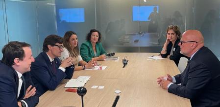 El líder del PSC, Salvador illa, se ha reunido con el vicepresidente del Parlamento Europeo Marc Angel, del Grupo de la Alianza Progresista de Socialistas y Demócratas