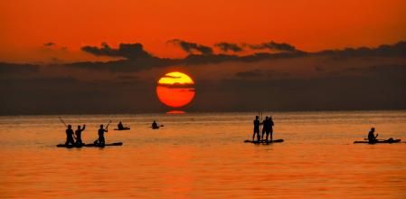 La salida del sol en la Barceloneta.