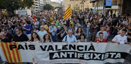Vista general de la manifestación convocada por la Comissió 9 d'Octubre, bajo el lema “País Valencià antifeixista”.&nbsp;