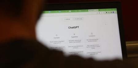 Un usuari entra a ChatGPT