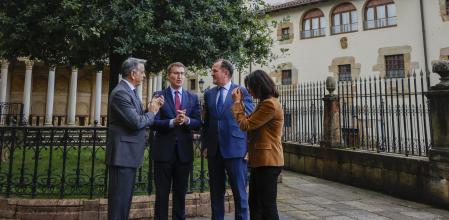 Feijóo, junto al árbol de Gernika, acompañado de De Andrés, Iturgaiz y Laura Garrido