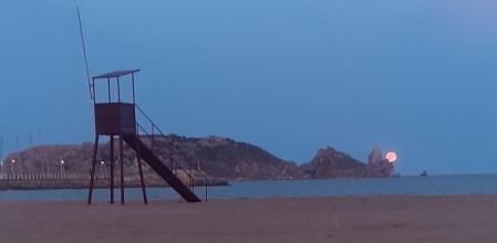 La luna en las islas Medas.