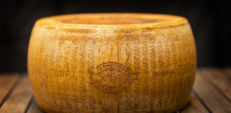 El Parmegiano Reggiano de 23 años que se abrió ayer en el hotel Majestic de Barcelona