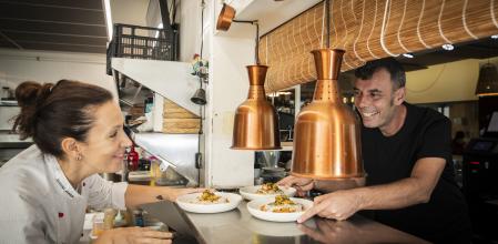 Susana Aragón y Oscar Teruelo, en uno de sus últimos servicios en el restaurante Cèntric Gastro