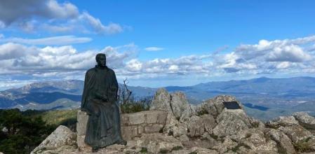 Monumento a Jacint Verdaguer en el santuario de la Mare de Déu del Mont.