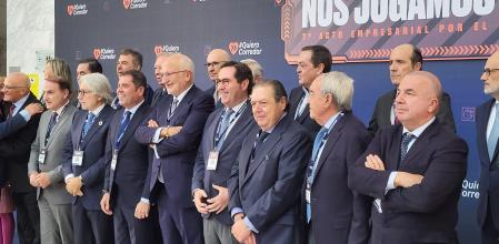 Juan Roig, Antonio Garamenti, presidente de CEOE y Vicente Boluda en la foto de familia del evento del corredor mediterráneo