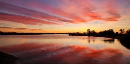 El bello efecto espejo de la Gola del Fluvià.