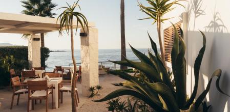 Mar en infinitos tonos de azul, comida y bebida deliciosas, actividades
al aire libre, historia, arte… Creta respira estilo de vida Mediterráneo