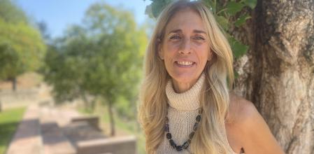 Según la autora, se ponen muchas expectativas sobre la crianza y sobre ser madres perfectas, y si estas no se cumplen, puede derivar en frustración, rabia, vergüenza e incluso rechazo