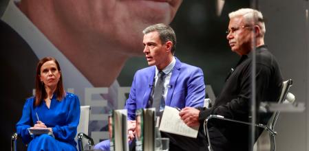 Los ministros Ernest Urtasun, Isabel Rodríguez, Jordi Hereu, Óscar Puente, Fernando Grande-Marlaska, Margarita Robles, Félix Bolaños y Yolanda Díaz entre los asistentes a la presentación de 'Tierra Firme' segundo libro del presidente del Gobierno y secretario general del PSOE, Pedro Sánchez y Begoña Gomez