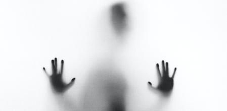 Las personas con delirio de persecución creen que son hostigadas por otras.