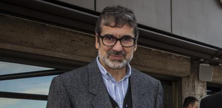 13 - 12 - 2023 / Barcelona /  niña pakistaní, que ha sido operada en España gracias a la oenegé Cuida'm y el doctor Cambra. Hemos quedado en el despacho de Josep Santacreus / Foto: Llibert Teixidó